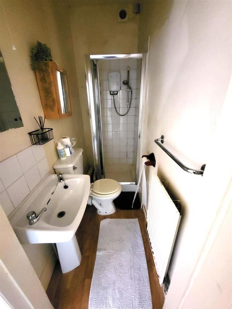 Shower Room With W.C