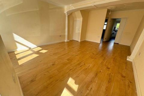 3 bedroom terraced house to rent, School Road, Dagenham RM10