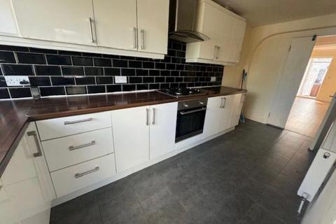 3 bedroom terraced house to rent, School Road, Dagenham RM10