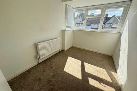 3 bedroom terraced house to rent, School Road, Dagenham RM10