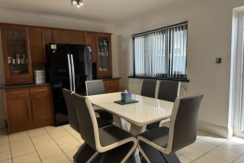 4 bedroom semi-detached house to rent, Haslemere Avenue, HOUNSLOW, Greater London, TW5