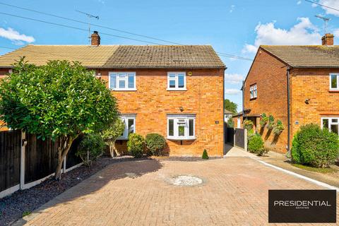 102 Pancroft, Abridge, Romford, RM4 1DA