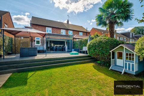 102 Pancroft, Abridge, Romford, RM4 1DA