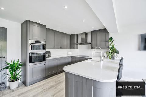 102 Pancroft, Abridge, Romford, RM4 1DA