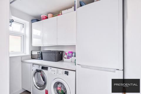 102 Pancroft, Abridge, Romford, RM4 1DA