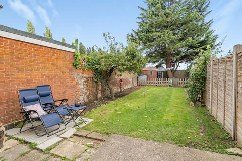 2 bedroom terraced house for sale, London Road, Teynham, Sittingbourne, Kent, ME9