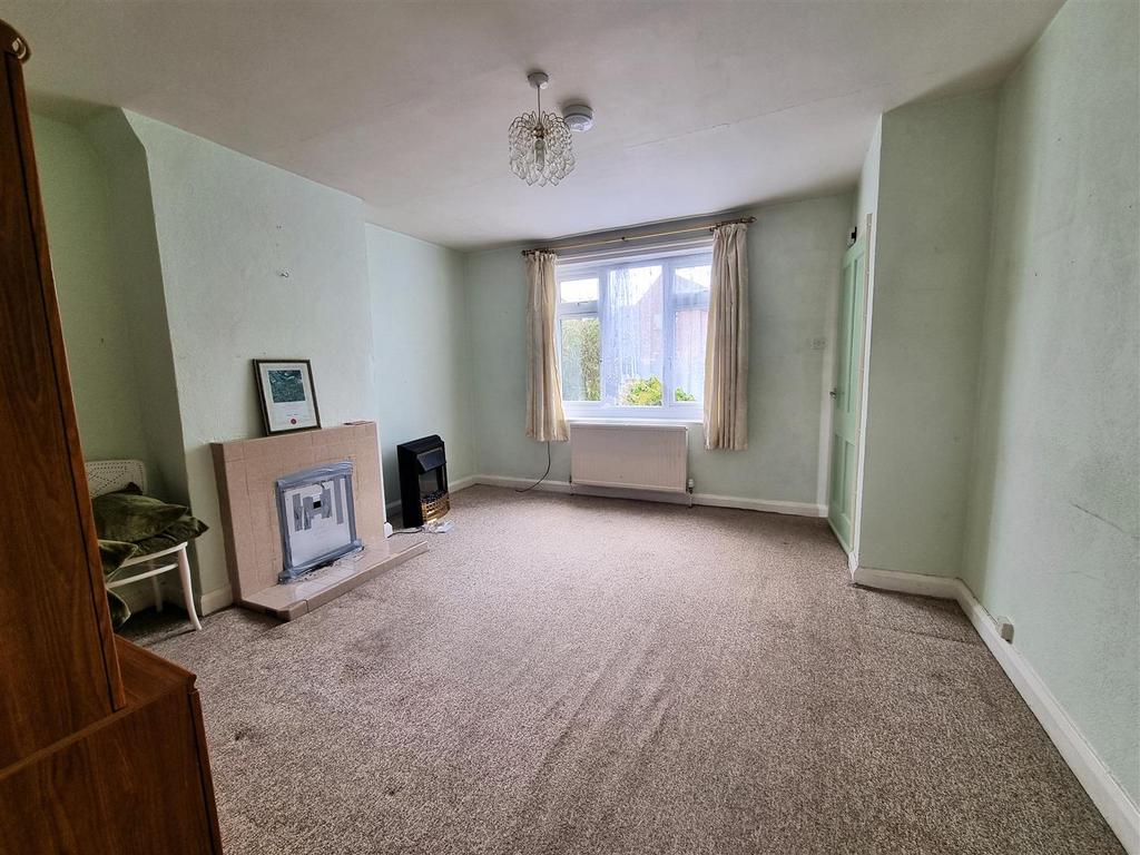 5 Haydon Road - Lounge.jpg