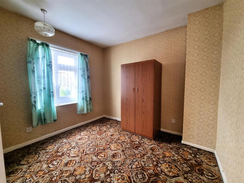 5 Haydon Road - Bedroom 1.jpg