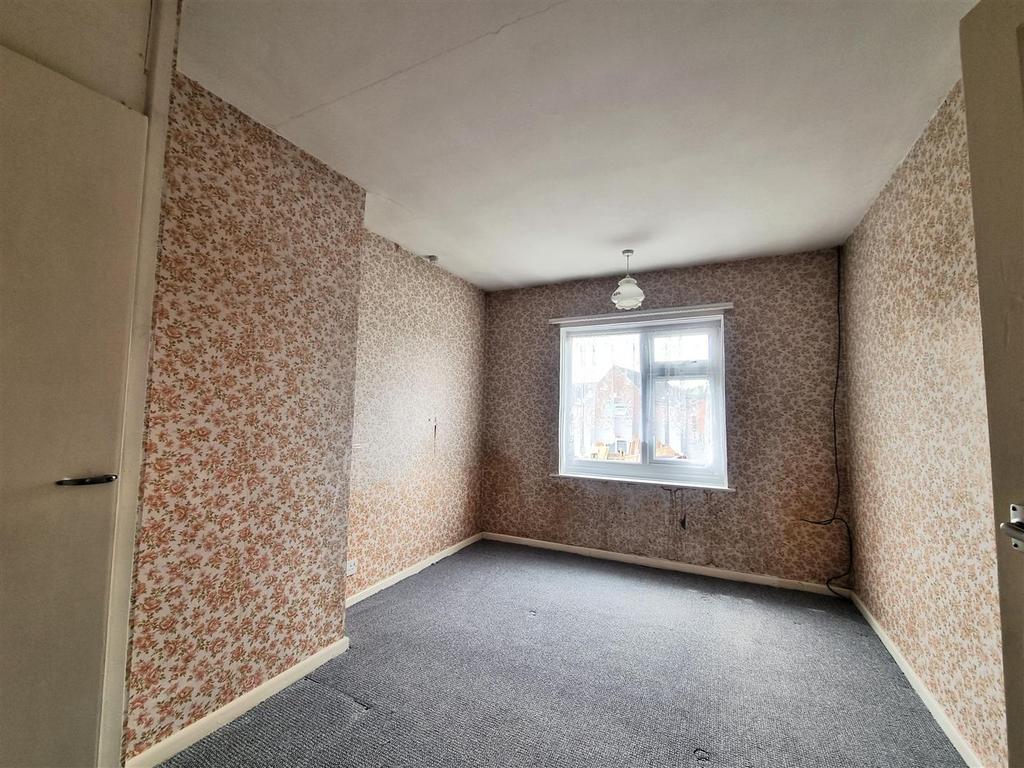 5 Haydon Road - Bedroom 2.jpg