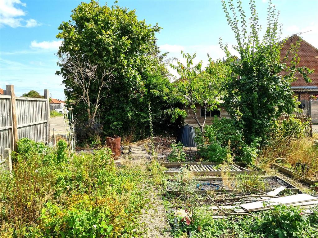 5 Haydon Road - Rear Garden2.jpg