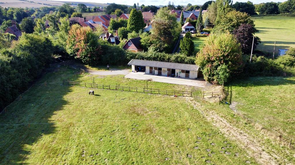 Easterton Stables - Drone 1.jpeg