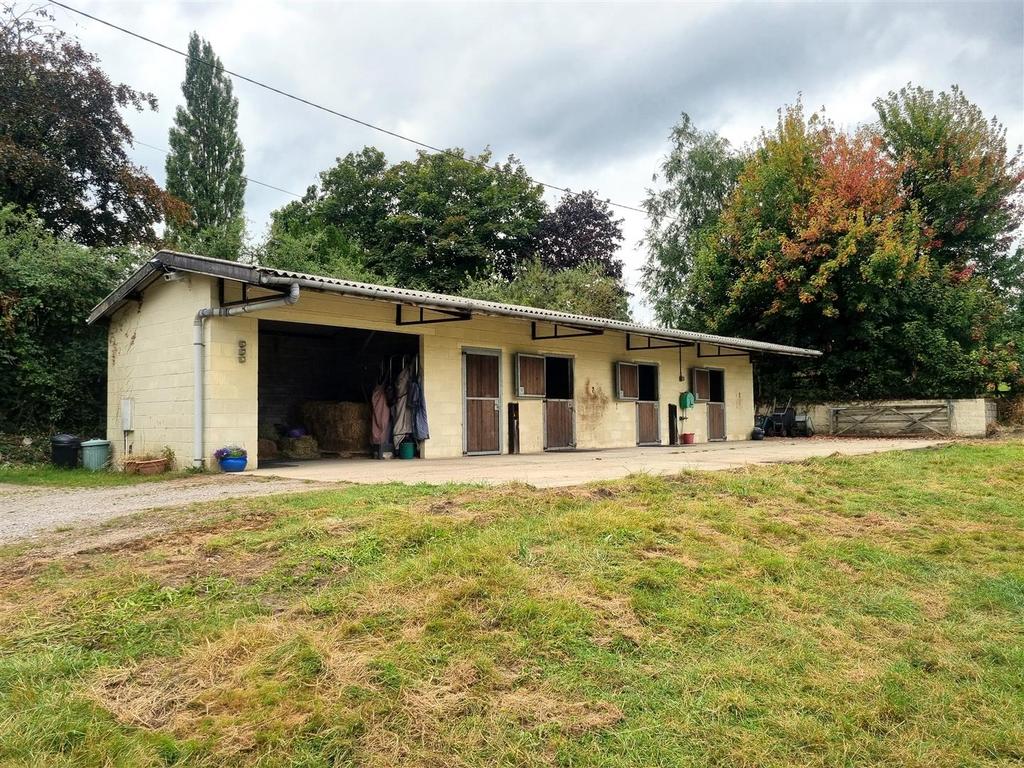 Easterton Stables - Front.jpg