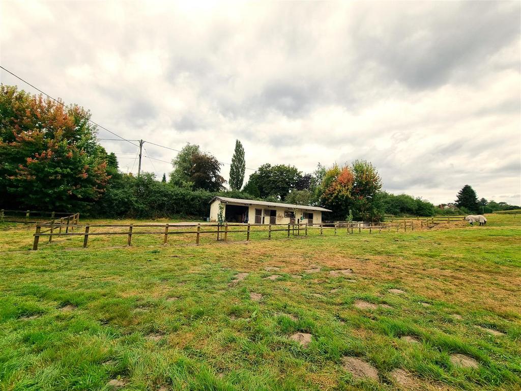 Easterton Stables - Front3.jpg