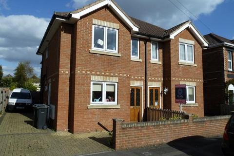 3 bedroom semi-detached house to rent, Trafalgar Road, Winton