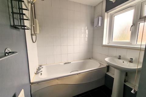 21 Lambrok Road, Trowbridge, BA14 9HF