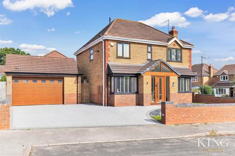 4 bedroom detached house for sale, Johns Close, Studley