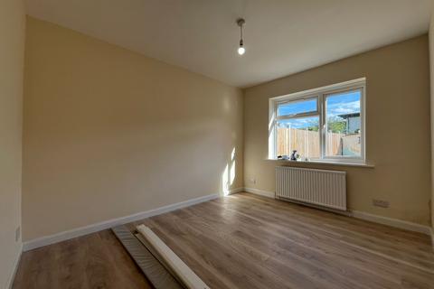 4 bedroom terraced house to rent, Aylesbury Crescent,  Slough, SL1