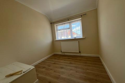 4 bedroom terraced house to rent, Aylesbury Crescent,  Slough, SL1