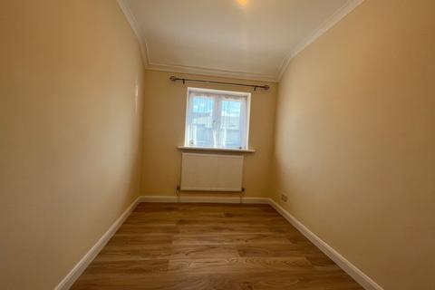 4 bedroom terraced house to rent, Aylesbury Crescent,  Slough, SL1