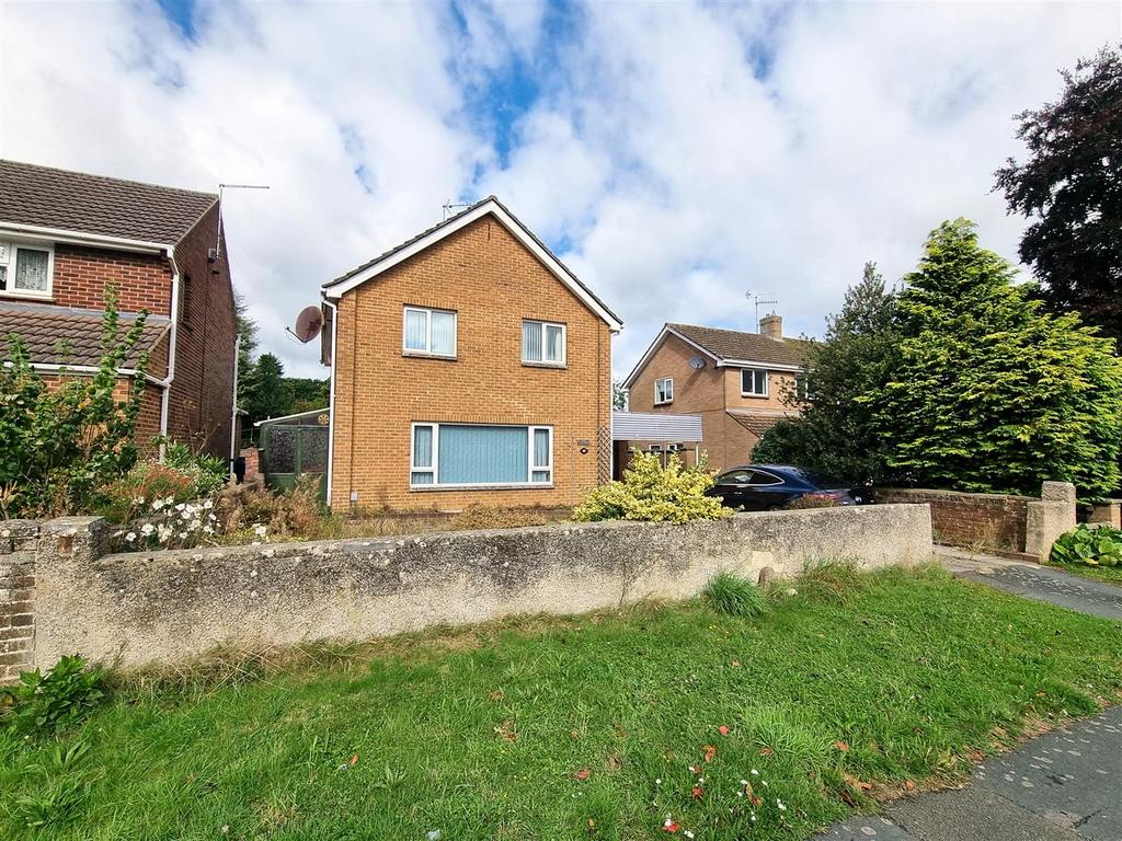 Windsor Road, Swindon 3 bed detached house for sale £295,000