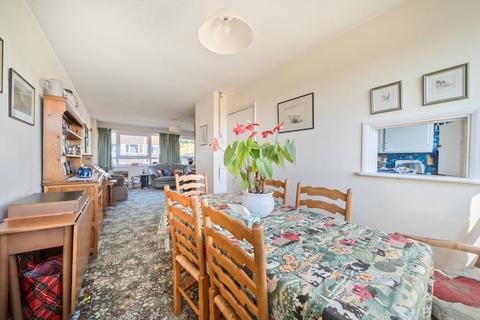 8 Hall Close, Godalming, GU7 3PW