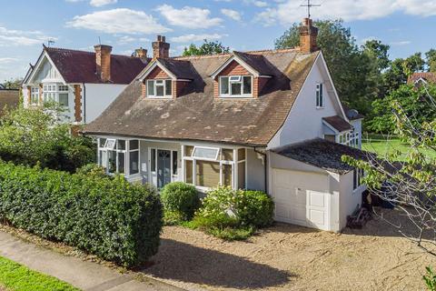 4 bedroom detached house for sale, Avenue Road, Cranleigh GU6