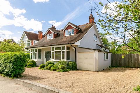 4 bedroom detached house for sale, Avenue Road, Cranleigh GU6