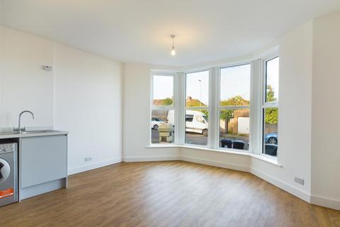 2 bedroom flat to rent, Overnhill Road, Bristol BS16