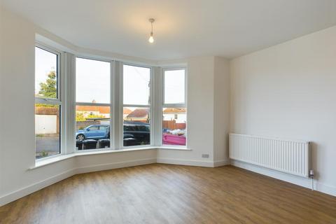 2 bedroom flat to rent, Overnhill Road, Bristol BS16