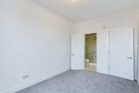 2 bedroom flat to rent, Overnhill Road, Bristol BS16