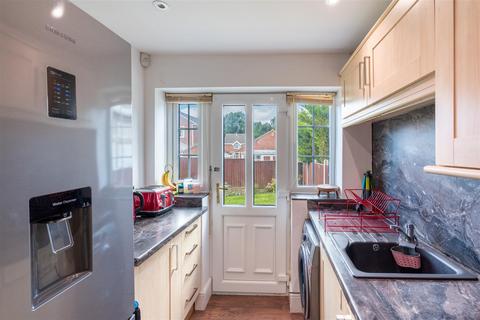 3 bedroom semi-detached house for sale, Oakdene Court, Leeds LS17