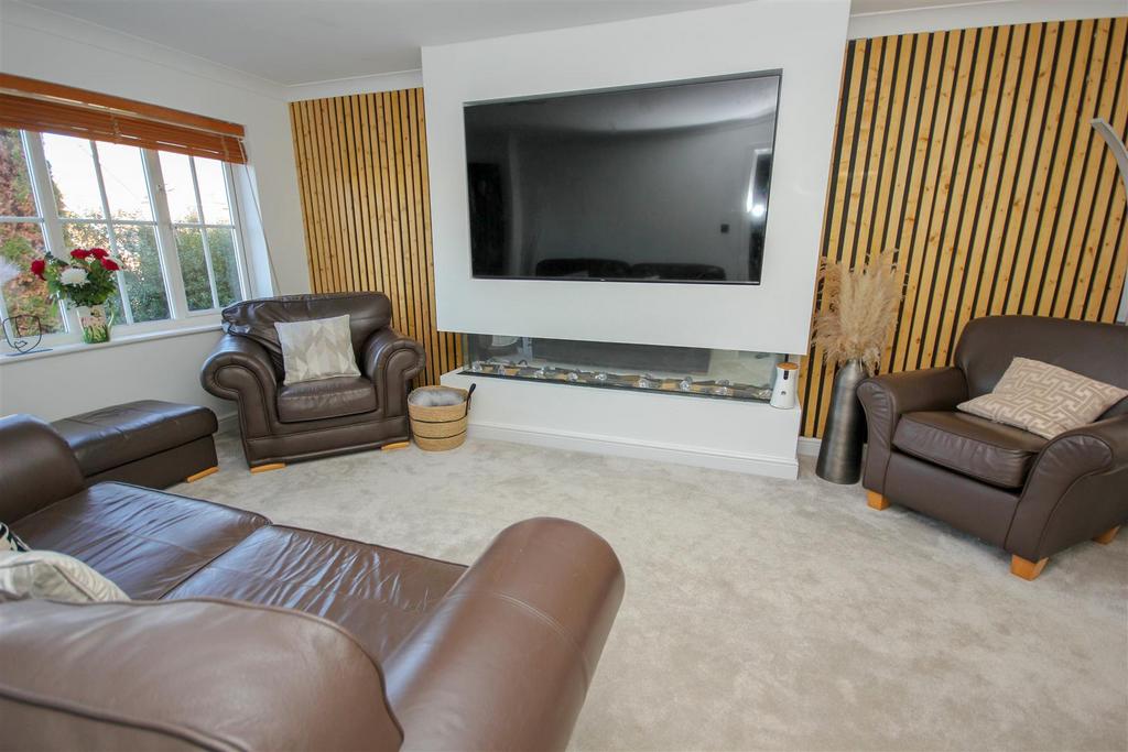 Lounge 2.jpg