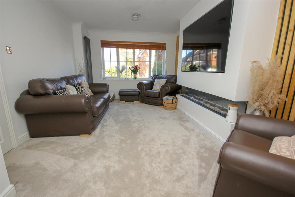 Lounge 1.jpg