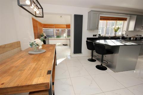 6 Coltsfoot Road, Rushden, NN10 0GE