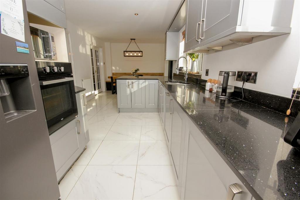 Kitchen..jpg