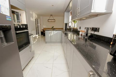 6 Coltsfoot Road, Rushden, NN10 0GE