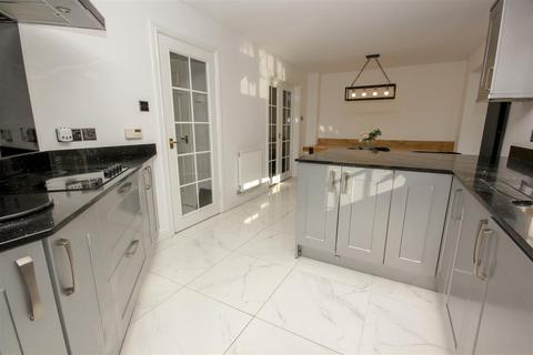 6 Coltsfoot Road, Rushden, NN10 0GE