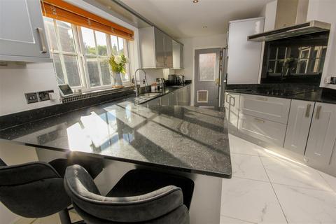 6 Coltsfoot Road, Rushden, NN10 0GE