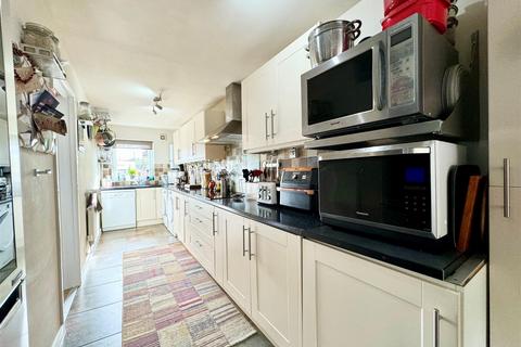 34 Bakers Field, Lyneham, Chippenham, SN15 4NN
