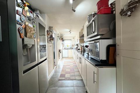 34 Bakers Field, Lyneham, Chippenham, SN15 4NN