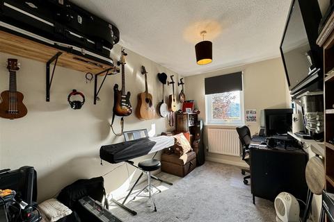 34 Bakers Field, Lyneham, Chippenham, SN15 4NN