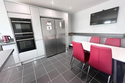 23 Bentley Grove, Calne, SN11 8EJ
