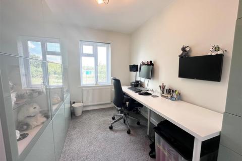 23 Bentley Grove, Calne, SN11 8EJ