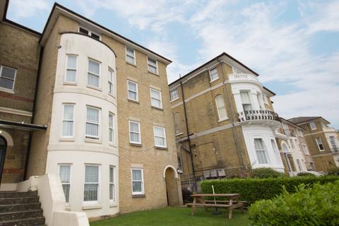 2 bedroom flat to rent, West Hill Road, Ryde