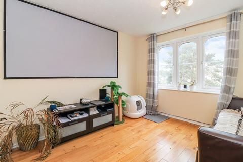 2 bedroom flat for sale, Anglian Close, Canterbury House, WD24