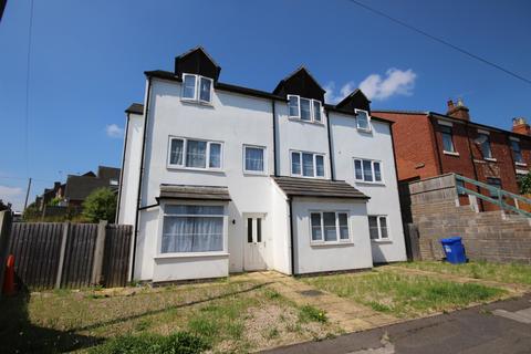 3 bedroom semi-detached house to rent, Mear Greaves Lane , Winshill DE15