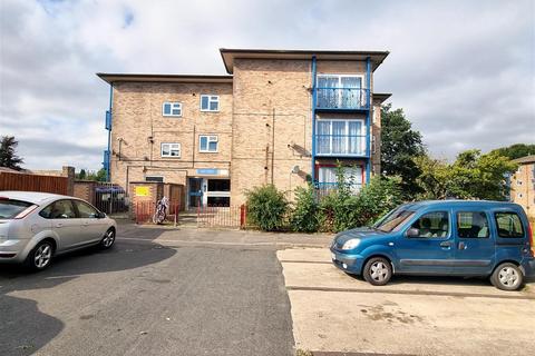 2 bedroom flat for sale, Bailey House, Forman Street, Calne