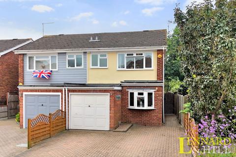 3 bedroom semi-detached house for sale, Rayleigh Road, Stanford-le-hope SS17