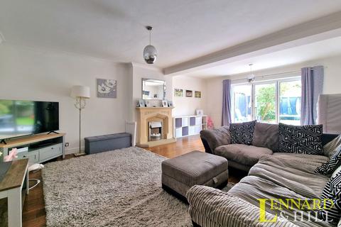 32 Rayleigh Road, Stanford-le-hope, SS17 0NE