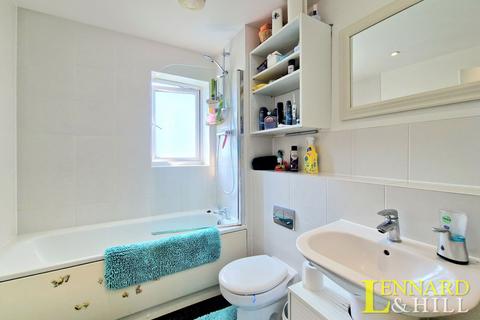1 Fox Field Close, Grays, RM20 3AQ